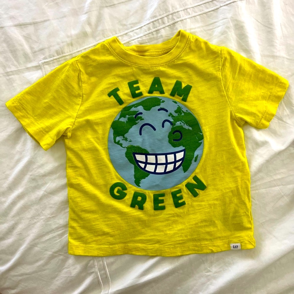 Gap Kids Team Green tee shirt.